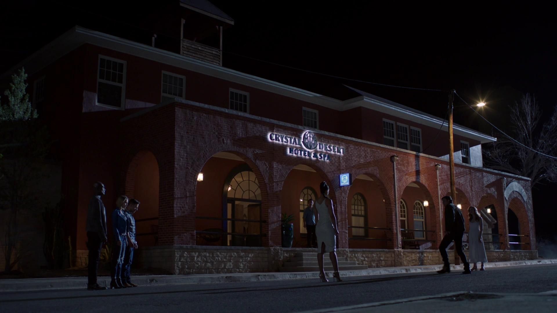 MidnightTexas-S02E08-007.jpg