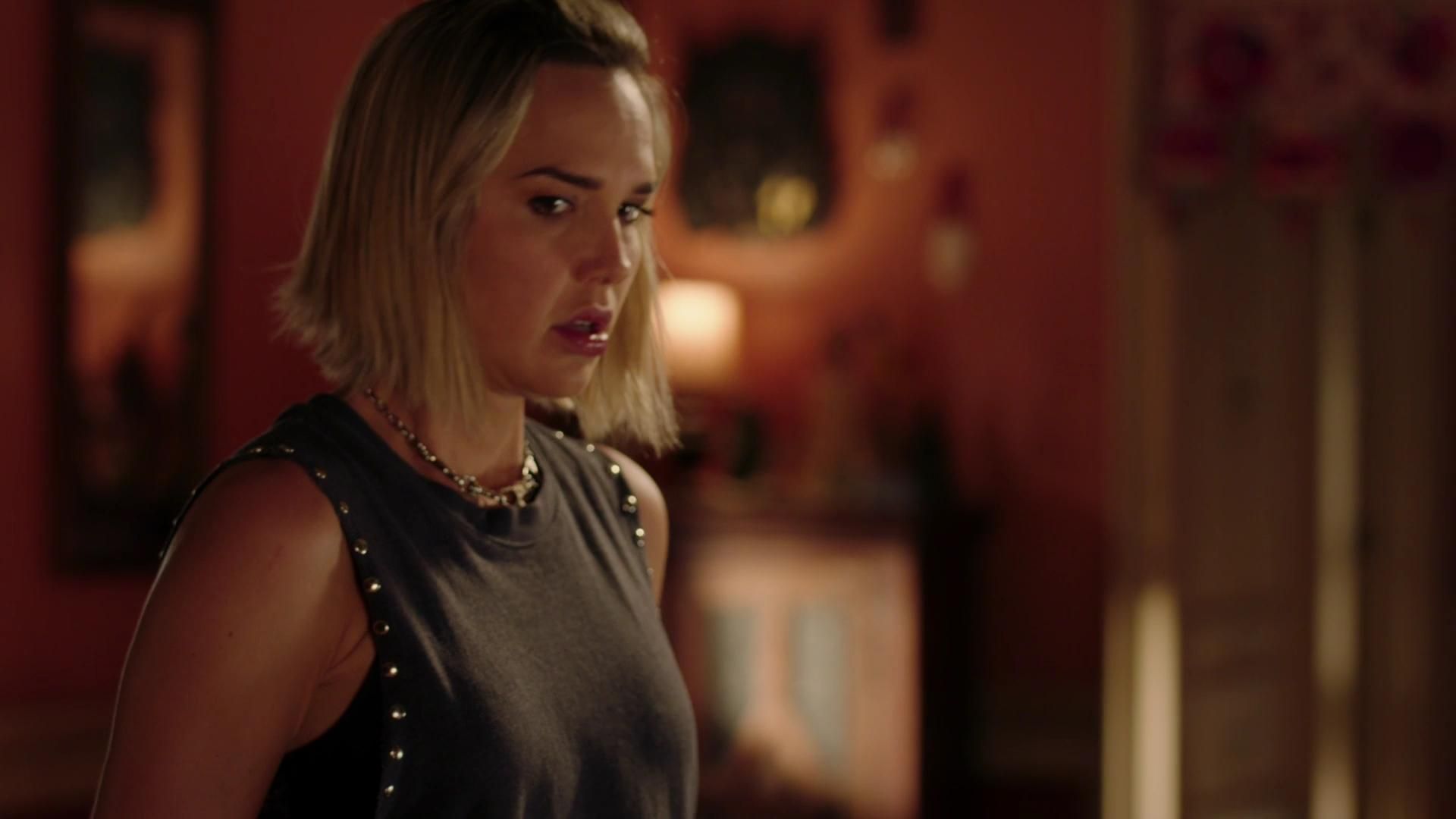 MidnightTexas-S02E08-092.jpg