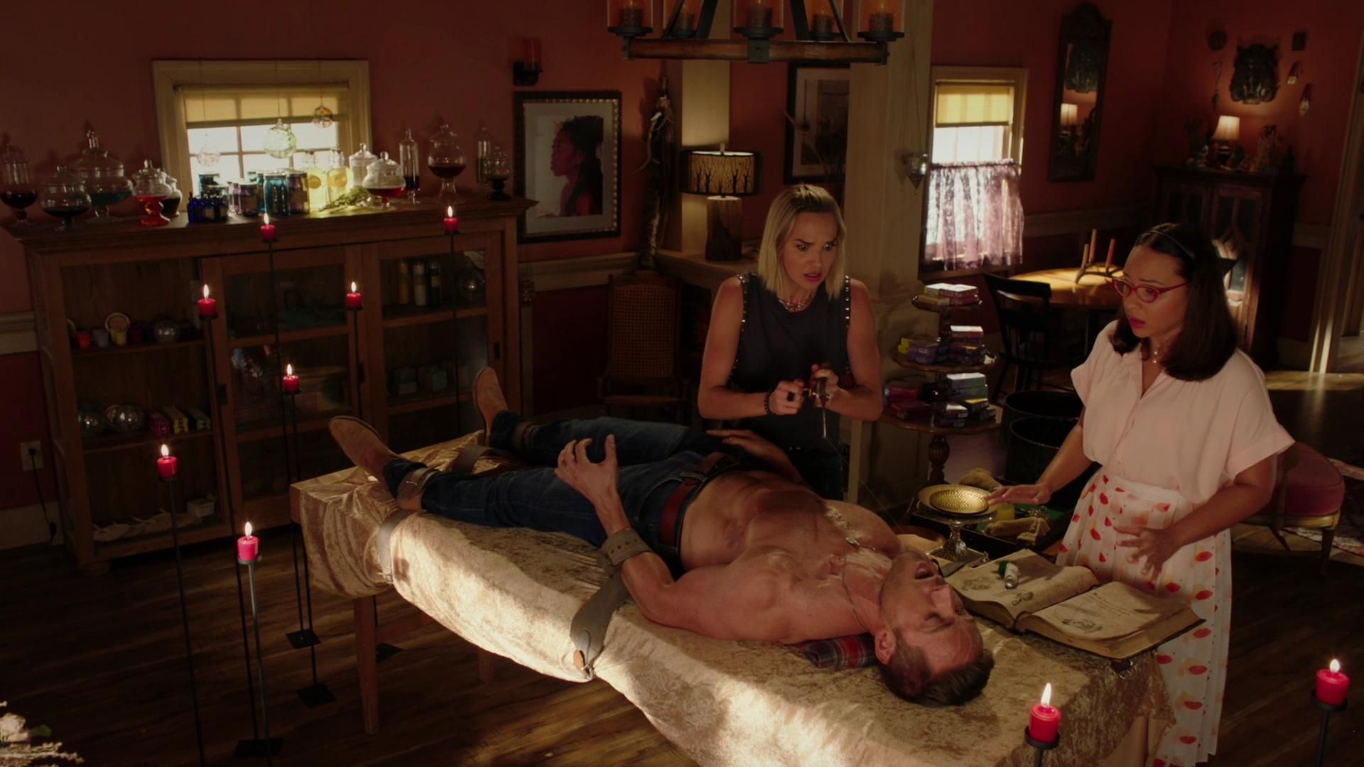 MidnightTexas-S02E08-125.jpg