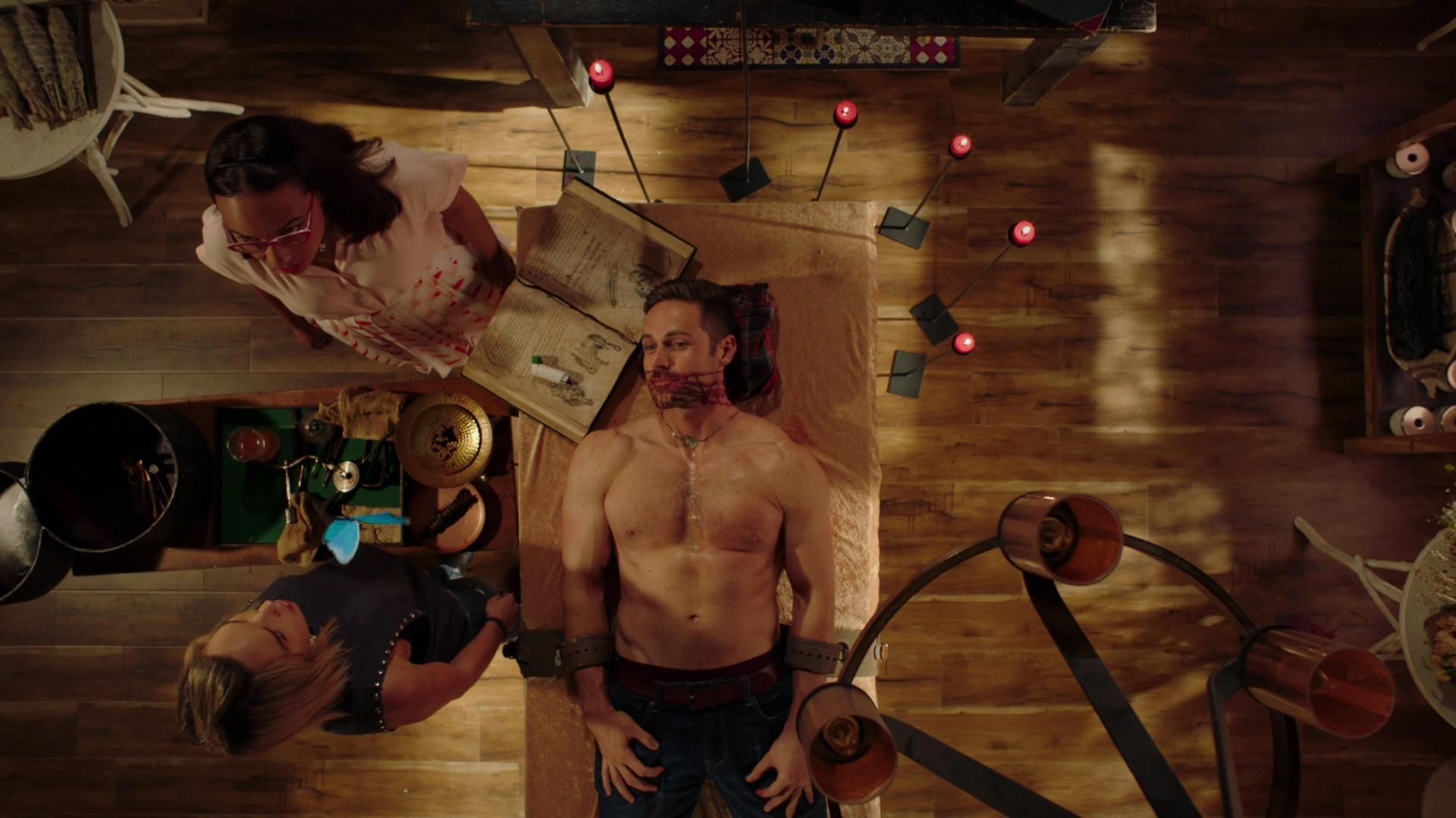 MidnightTexas-S02E08-145.jpg