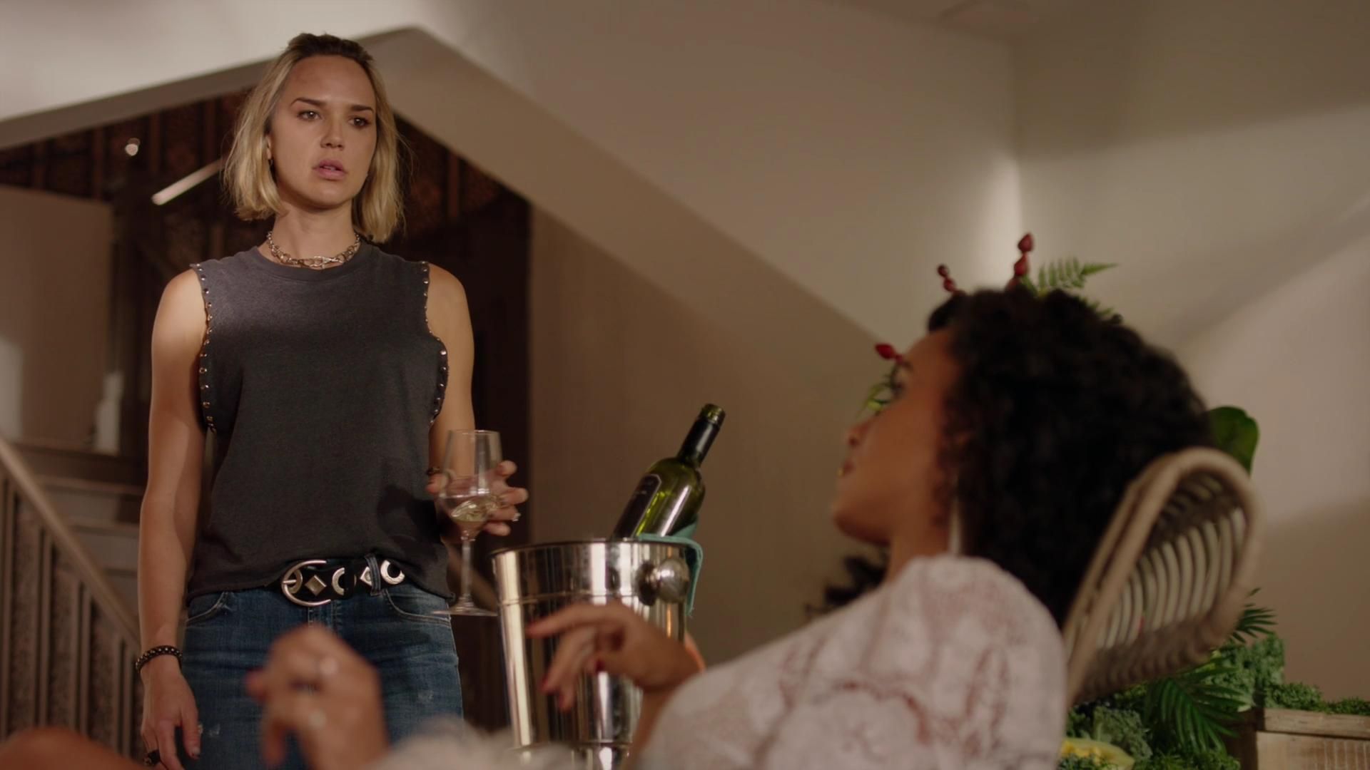 MidnightTexas-S02E09-044.jpg