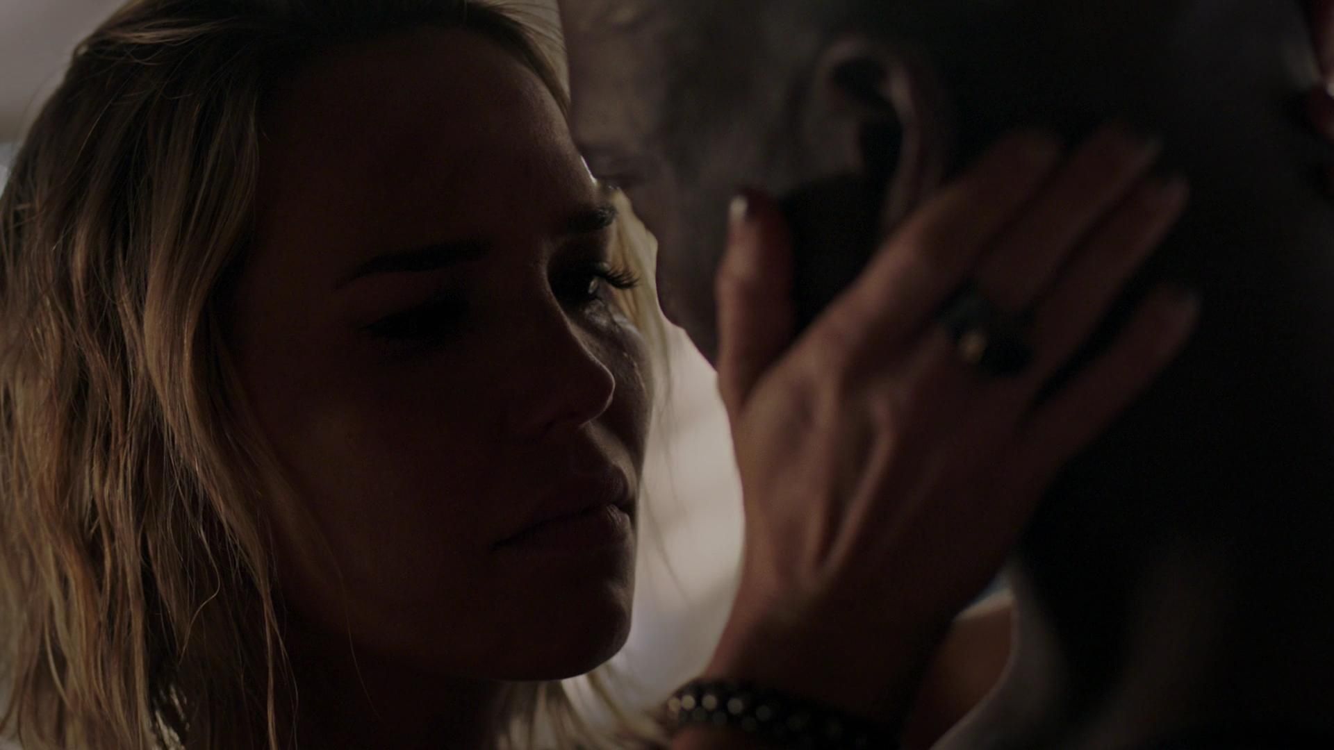 MidnightTexas-S02E09-161.jpg