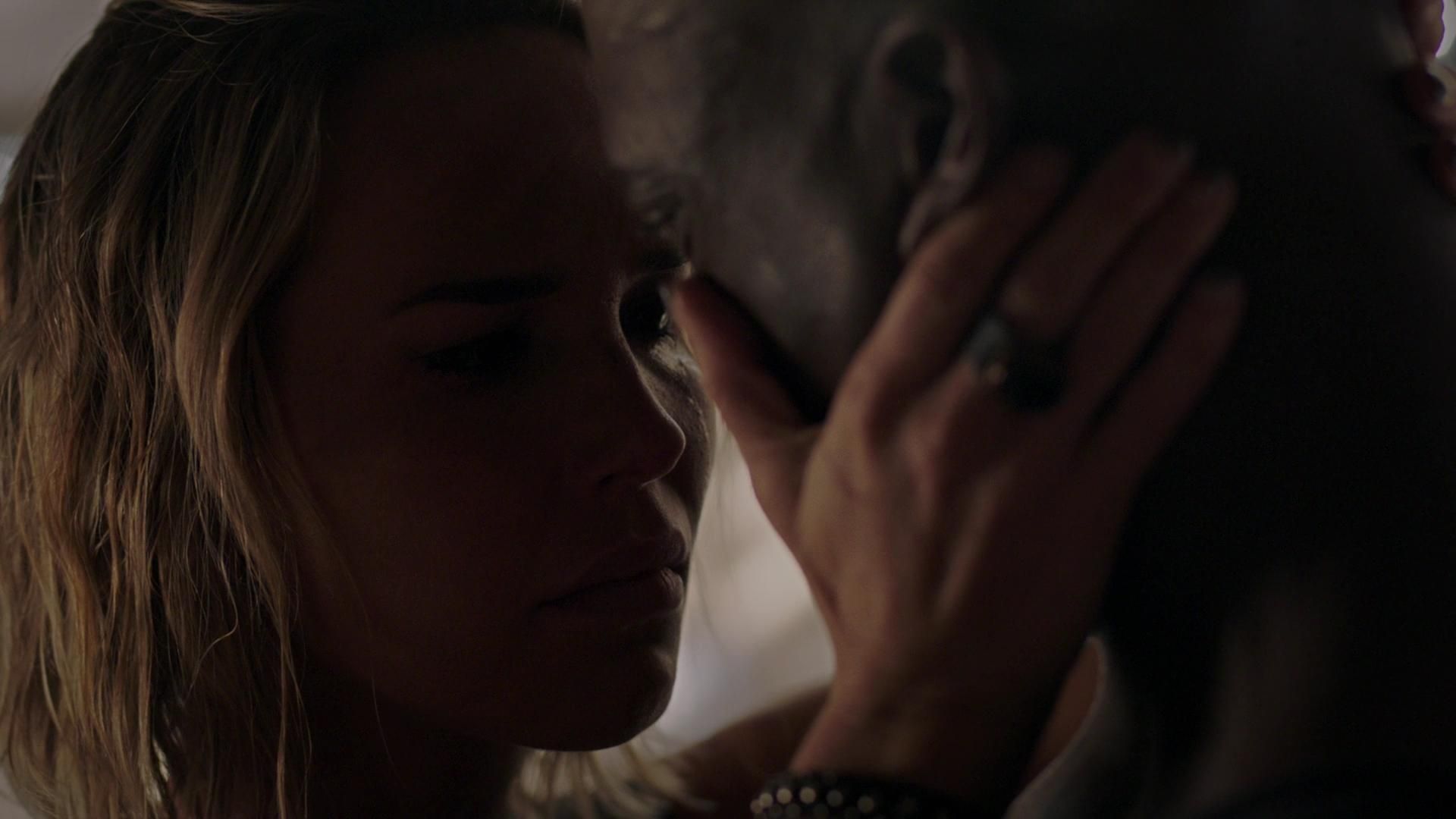 MidnightTexas-S02E09-162.jpg