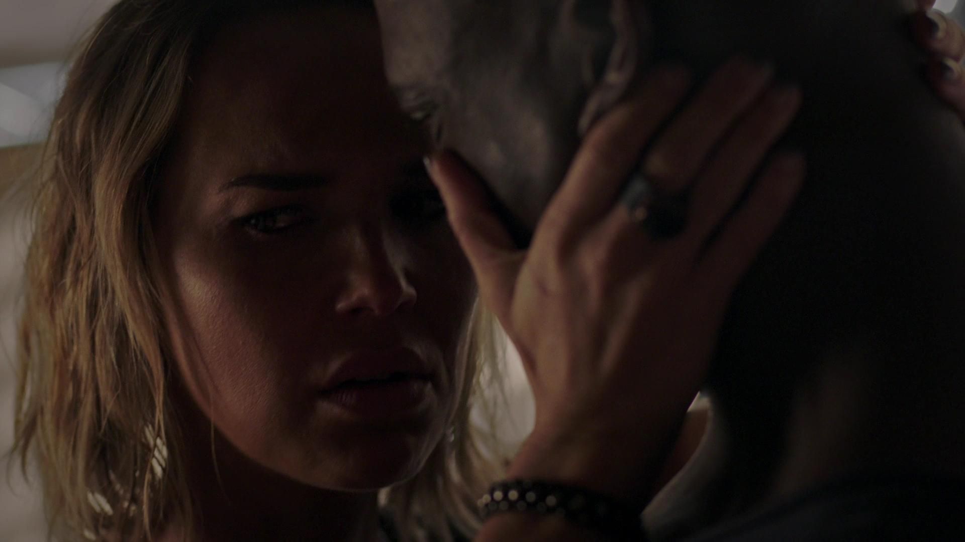 MidnightTexas-S02E09-164.jpg