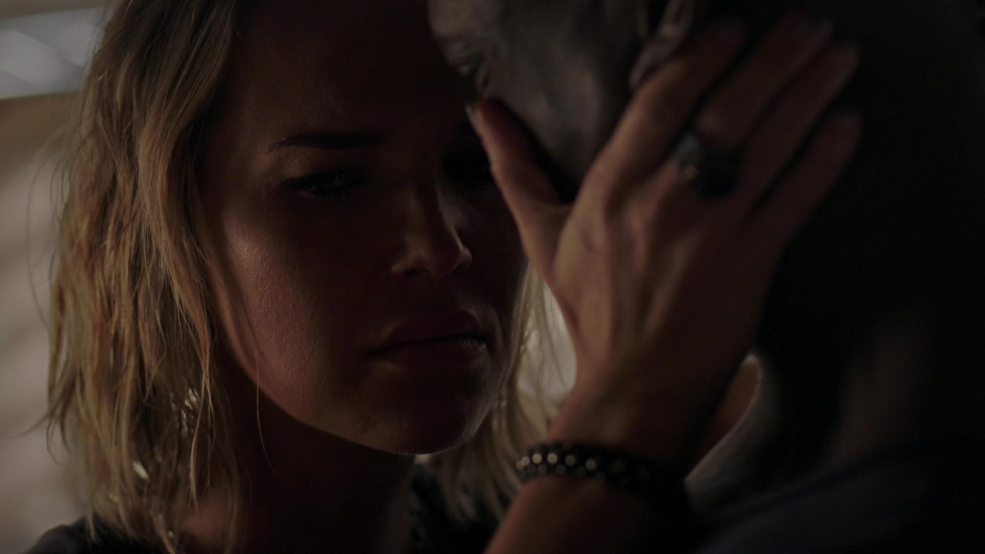 MidnightTexas-S02E09-166.jpg